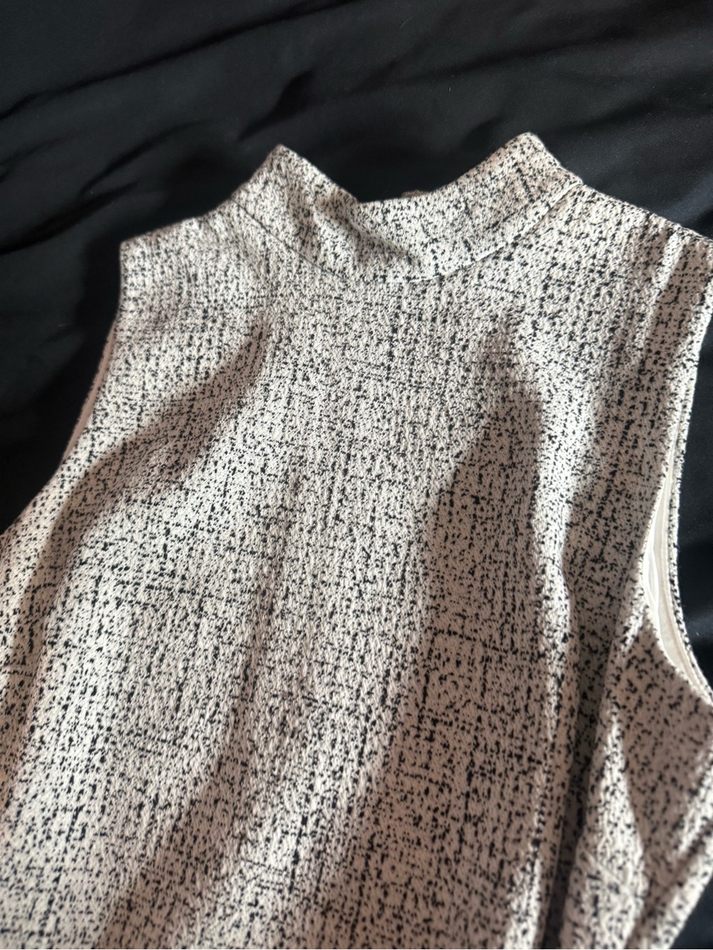 Express Sleeveless Tweed-Texture Midi Dress in Light Gray - Picture 4 of 6